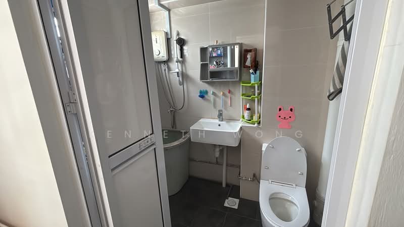 947 Jurong West Street 91, 947 Jurong West Street 91, 3 Bedrooms, 1,130 sqft, HDB Flat For Sale, by Kenneth Wong, 500228674 - Bathroom - PropertyGuru.com.sg