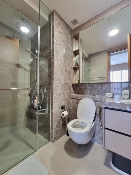 Stirling Residences, 21 Stirling Road, 2 Bedrooms, 689 sqft, Condominium For Rent, by Jordan Tay (郑扬龄), 500228675 - Bathroom - PropertyGuru.com.sg