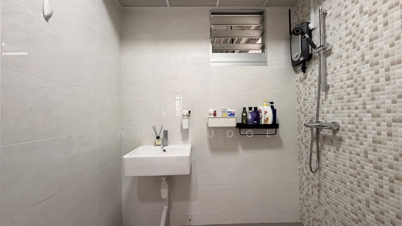 229B Sumang Lane, 229B Sumang Lane, 3 Bedrooms, 1,001 sqft, HDB Flat For Sale, by Nur Fudge, 500228698 - Common Bathroom - PropertyGuru.com.sg