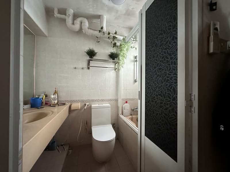 SUPER C.H.E.A.P - HDB 5 Room HDB for SALE, , 3 Bedrooms, 1,184 sqft, HDB Flat For Sale, by Babu A, 500228707 - Bathroom - PropertyGuru.com.sg