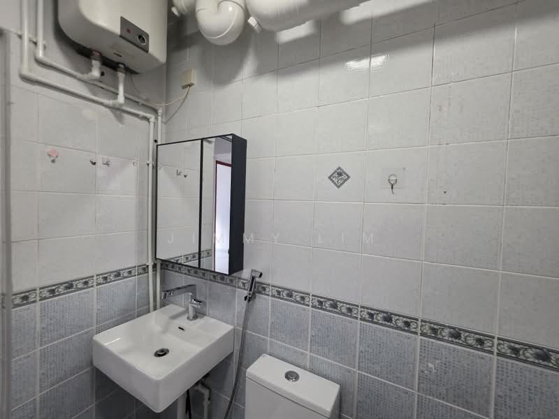 317B Anchorvale Road, 317B Anchorvale Road, Hougang / Punggol / Sengkang, Room Rental, 200 sqft, HDB Flat For Rent, by Jimmy Lim, 500228722 - Bathroom - PropertyGuru.com.sg