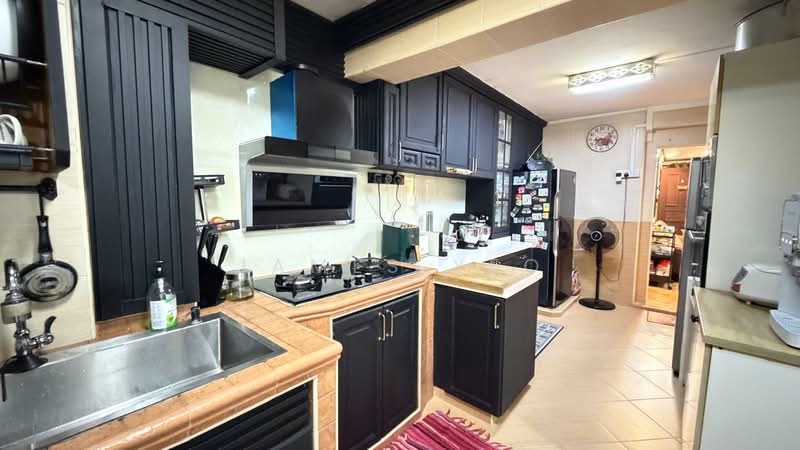 214 Lorong 8 Toa Payoh, 214 Lorong 8 Toa Payoh, 3 Bedrooms, 883 sqft, HDB Flat For Sale, by James Yeo, 500228723 - Kitchen - PropertyGuru.com.sg