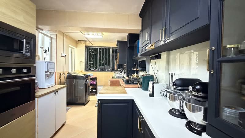 214 Lorong 8 Toa Payoh, 214 Lorong 8 Toa Payoh, 3 Bedrooms, 883 sqft, HDB Flat For Sale, by James Yeo, 500228723 - Kitchen - PropertyGuru.com.sg