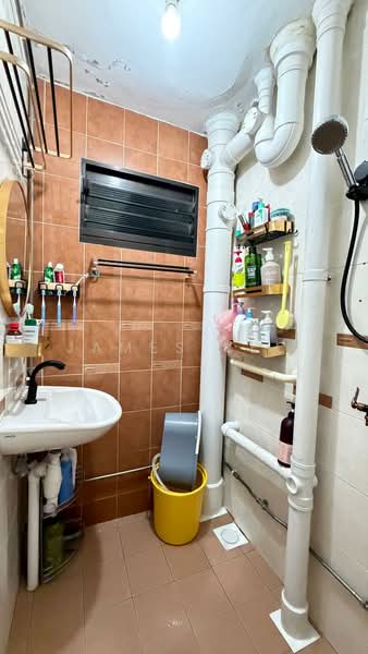 214 Lorong 8 Toa Payoh, 214 Lorong 8 Toa Payoh, 3 Bedrooms, 883 sqft, HDB Flat For Sale, by James Yeo, 500228723 - Bathroom - PropertyGuru.com.sg