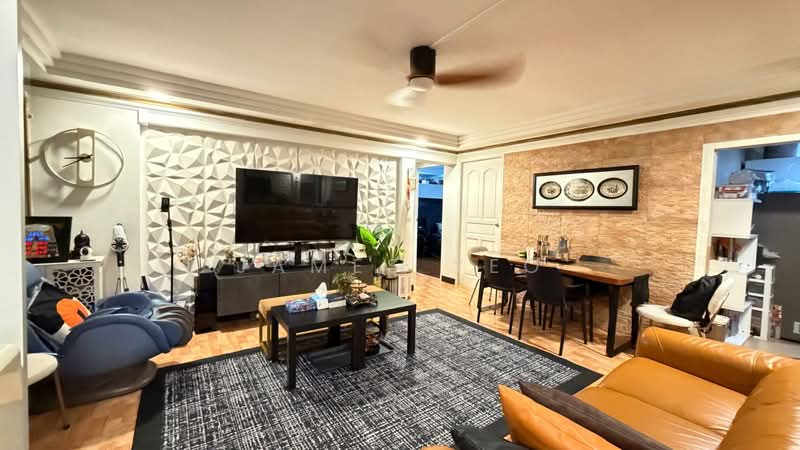 214 Lorong 8 Toa Payoh, 214 Lorong 8 Toa Payoh, 3 Bedrooms, 883 sqft, HDB Flat For Sale, by James Yeo, 500228723 - Living Room - PropertyGuru.com.sg
