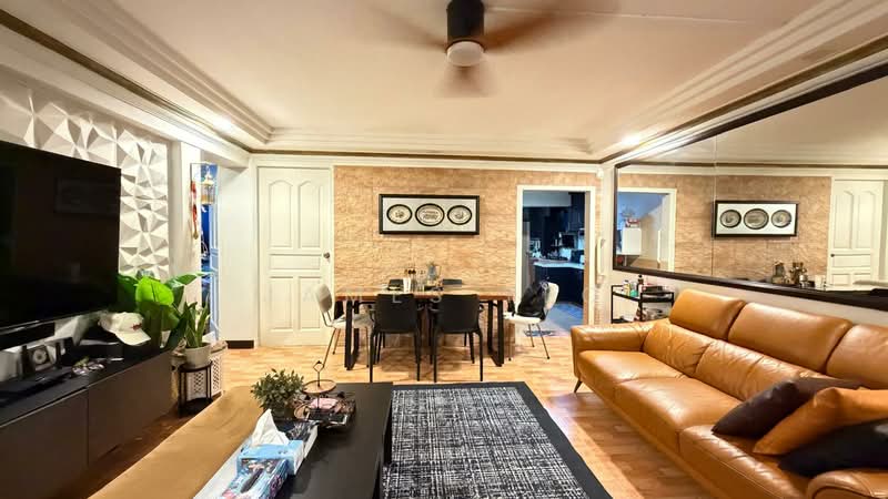 214 Lorong 8 Toa Payoh, 214 Lorong 8 Toa Payoh, 3 Bedrooms, 883 sqft, HDB Flat For Sale, by James Yeo, 500228723 - Living Room - PropertyGuru.com.sg