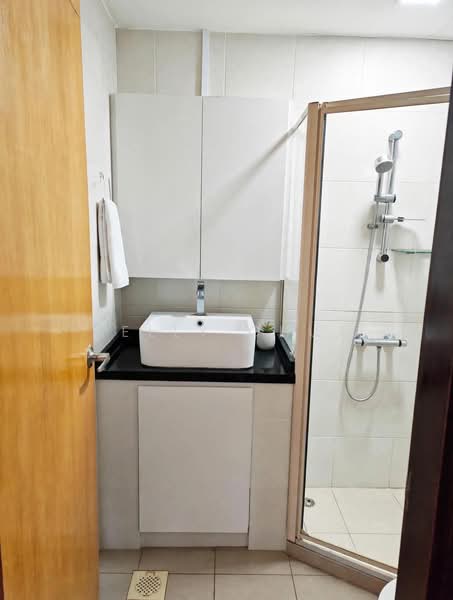 Regent Heights, 50 Bukit Batok East Avenue 5, 3 Bedrooms, 1,023 sqft, Condominium For Sale, by Kelly Chua, 500228729 - Bathroom - PropertyGuru.com.sg