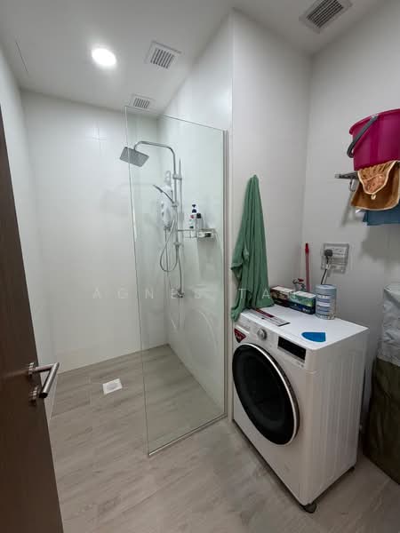 mTower, 460 Alexandra Road, 4,800 sqft, Office For Rent, by Agnes Tan, 500228750 - Bathroom - CommercialGuru.com.sg