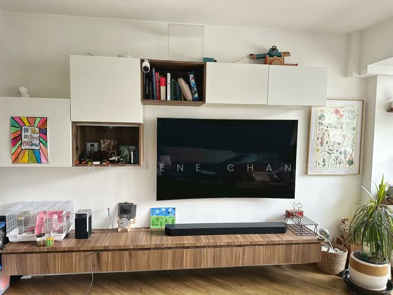 236 Lorong 1 Toa Payoh, 236 Lorong 1 Toa Payoh, 3 Bedrooms, 1,625 sqft, HDB Flat For Sale, by Sharlene Chang, 500228758 - Living Room - PropertyGuru.com.sg