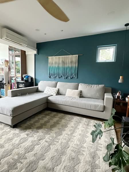 236 Lorong 1 Toa Payoh, 236 Lorong 1 Toa Payoh, 3 Bedrooms, 1,625 sqft, HDB Flat For Sale, by Sharlene Chang, 500228758 - Living Room - PropertyGuru.com.sg