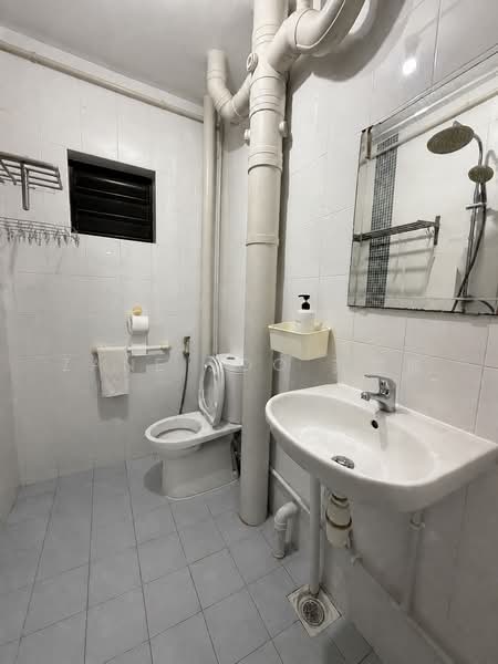 126 Pending Road, 126 Pending Road, 3 Bedrooms, 1,109 sqft, HDB Flat For Sale, by Zane Soo 苏昱能, 500228760 - Bathroom - PropertyGuru.com.sg