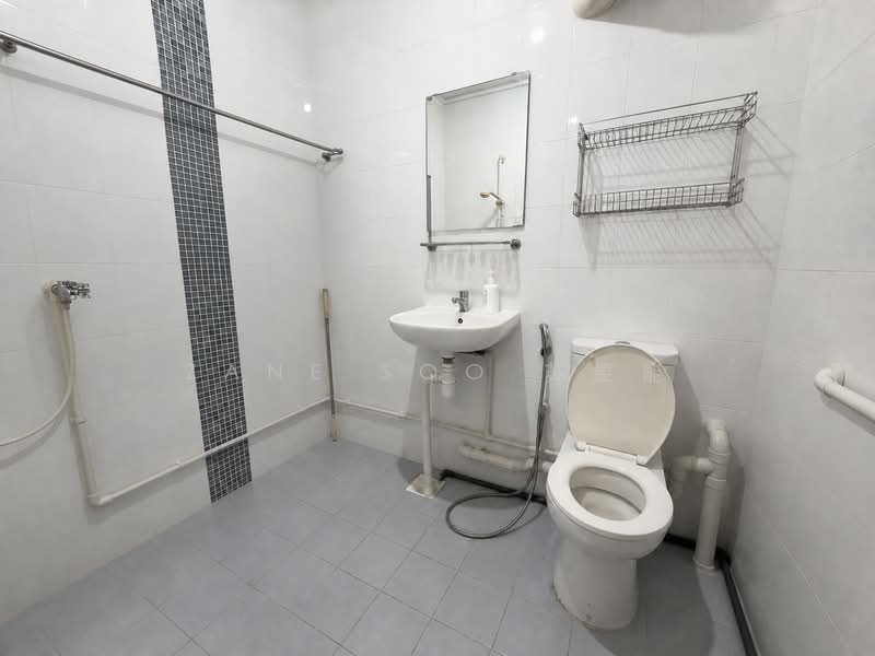 126 Pending Road, 126 Pending Road, 3 Bedrooms, 1,109 sqft, HDB Flat For Sale, by Zane Soo 苏昱能, 500228760 - Bathroom - PropertyGuru.com.sg