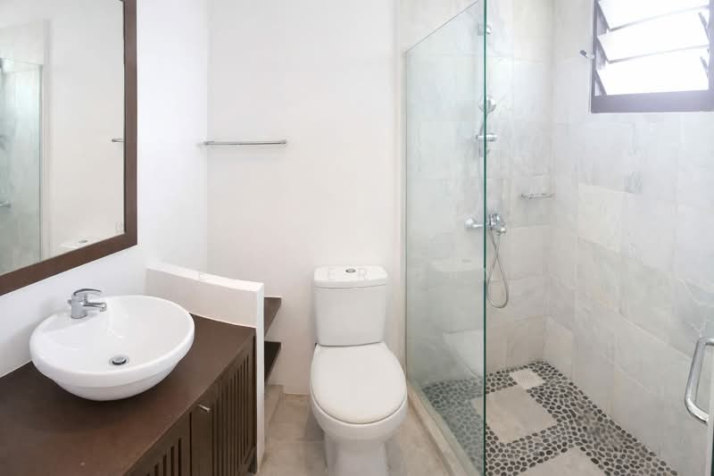 131B Kim Tian Road, 131B Kim Tian Road, 3 Bedrooms, 980 sqft, HDB Flat For Sale, by Esther Tan, 500228762 - Master Bathroom - PropertyGuru.com.sg