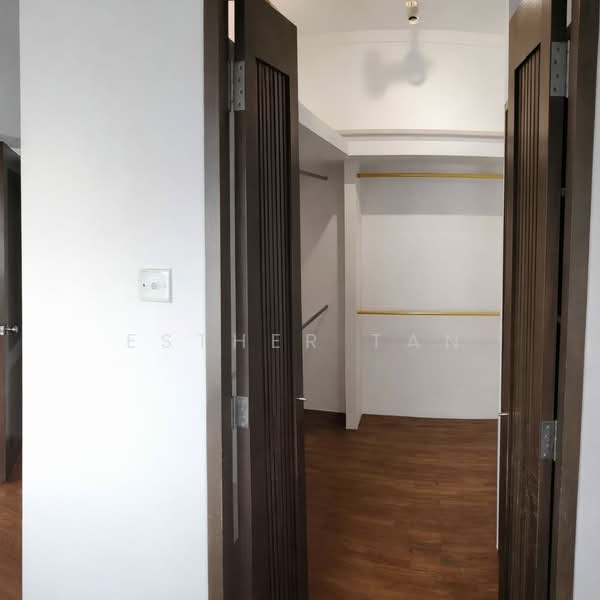 131B Kim Tian Road, 131B Kim Tian Road, 3 Bedrooms, 980 sqft, HDB Flat For Sale, by Esther Tan, 500228762 - Walk-in Wardrobe - PropertyGuru.com.sg