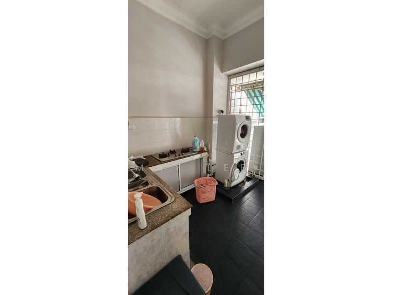 Eastwood road, Eastwood road, 4 Bedrooms, 3,490 sqft, Semi-Detached House For Rent, by May Lee, 500228771 - PropertyGuru.com.sg