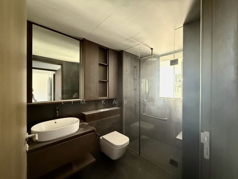 Mori, 223 Guillemard Road, 3 Bedrooms, 958 sqft, Condominium For Rent, by Lim Kar Gee, 500228774 - Master Bathroom - PropertyGuru.com.sg