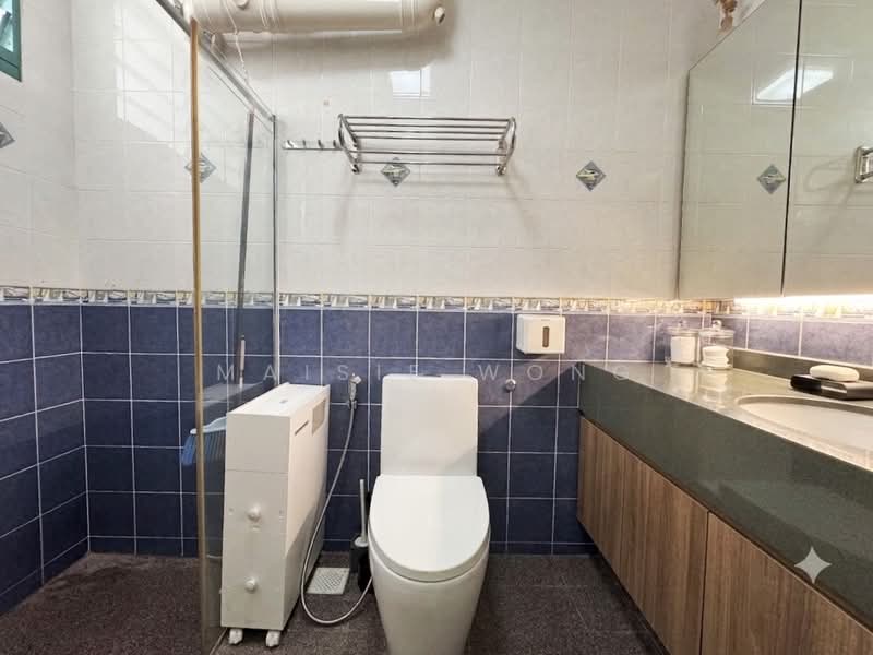 484 Segar Road, 484 Segar Road, 4 Bedrooms, 1,377 sqft, HDB Flat For Sale, by Maisie Wong, 500228779 - Bathroom - PropertyGuru.com.sg