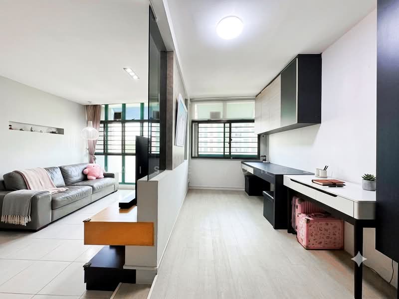 484 Segar Road, 484 Segar Road, 4 Bedrooms, 1,377 sqft, HDB Flat For Sale, by Maisie Wong, 500228779 - Living Room - PropertyGuru.com.sg