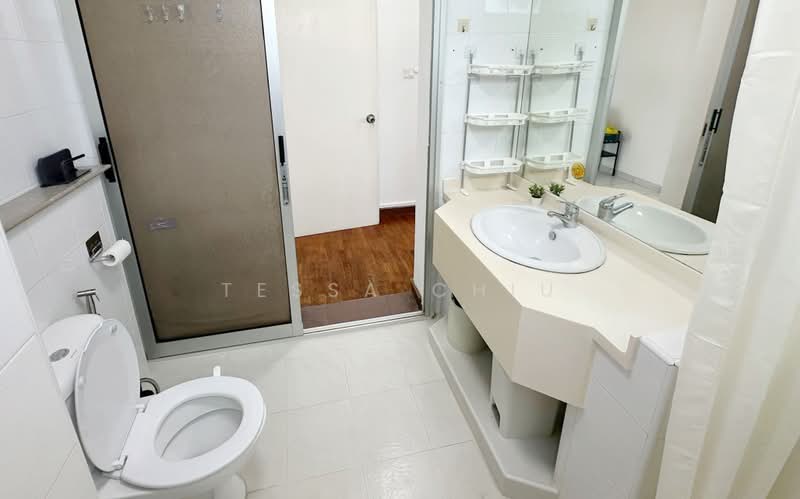 Fernwood Towers, 22 Fernwood Terrace, Room Rental, 90 sqft, Condominium For Rent, by Tessa Chiu, 500228782 - Bathroom - PropertyGuru.com.sg