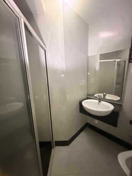 Sims Meadows, 8 Lorong 33 Geylang, 3 Bedrooms, 1,054 sqft, Condominium For Rent, by Sherly Wai, 500228787 - Bathroom - PropertyGuru.com.sg