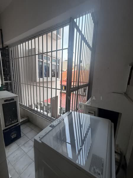 Sims Meadows, 8 Lorong 33 Geylang, 3 Bedrooms, 1,054 sqft, Condominium For Rent, by Sherly Wai, 500228787 - Balcony - PropertyGuru.com.sg