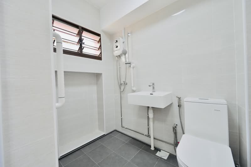 145 Mei Ling Street, 145 Mei Ling Street, 3 Bedrooms, 1,356 sqft, HDB Flat For Sale, by Eric See, 500228788 - Bathroom - PropertyGuru.com.sg
