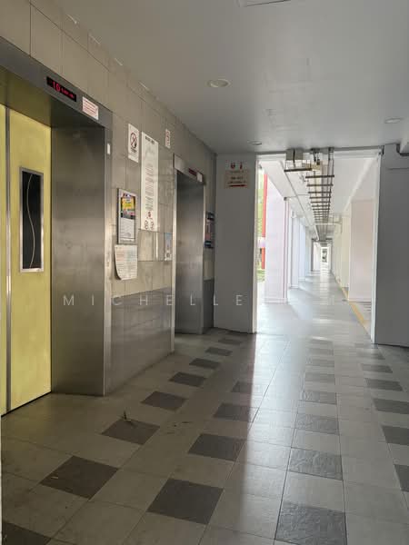 481 Jurong West Street 41, 481 Jurong West Street 41, 3 Bedrooms, 1,184 sqft, HDB Flat For Sale, by Michelle Lim, 500228789 - Corridor - PropertyGuru.com.sg
