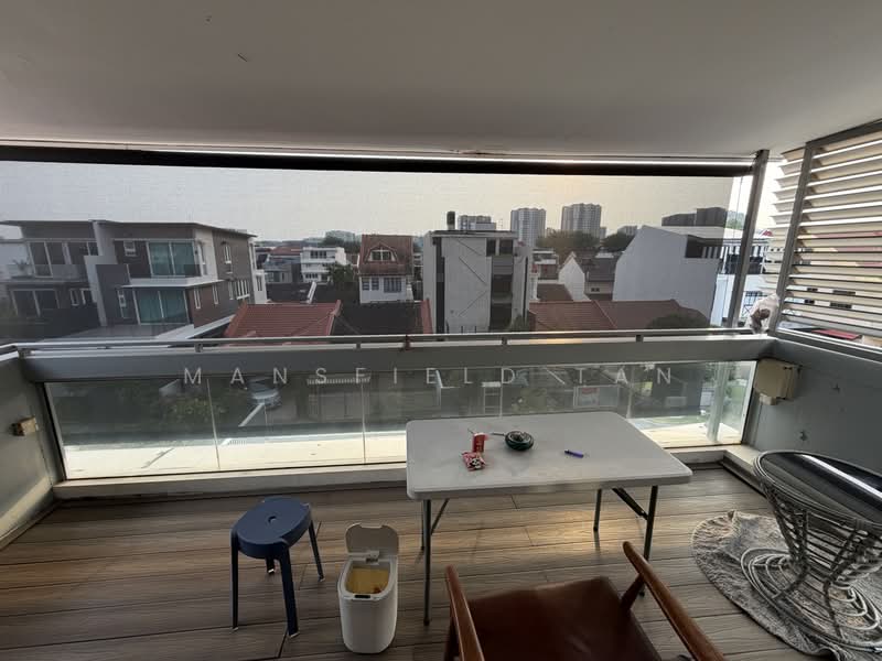 Serangoon Garden Estate, Cooling Close, 5 Bedrooms, 3,300 sqft, Semi-Detached House For Rent, by Mansfield Tan, 500228799 - Balcony - PropertyGuru.com.sg