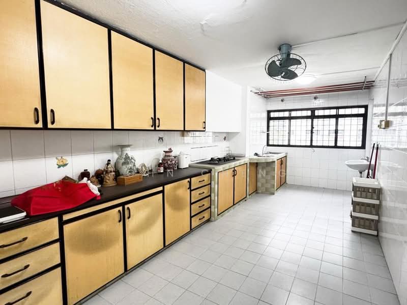 330 Ang Mo Kio Avenue 1, 330 Ang Mo Kio Avenue 1, 2 Bedrooms, 732 sqft, HDB Flat For Sale, by John Cheng, 500228818 - Kitchen - PropertyGuru.com.sg