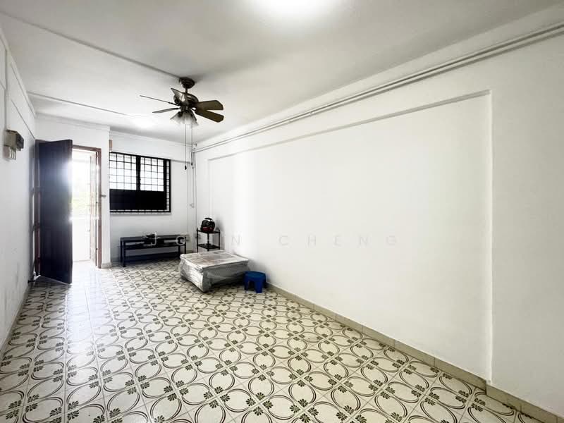 330 Ang Mo Kio Avenue 1, 330 Ang Mo Kio Avenue 1, 2 Bedrooms, 732 sqft, HDB Flat For Sale, by John Cheng, 500228818 - Living Room - PropertyGuru.com.sg