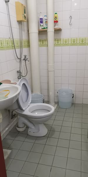 488A Tampines Avenue 9, 488A Tampines Avenue 9, Room Rental, 200 sqft, HDB Flat For Rent, by Lynn Png, 500228837 - Bathroom - PropertyGuru.com.sg