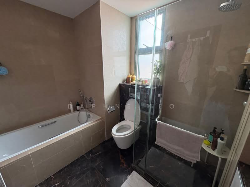 Aspen Heights, 261 River Valley Road, 4 Bedrooms, 1,582 sqft, Condominium For Sale, by Daphne Yeo, 500228859 - Bathroom - PropertyGuru.com.sg