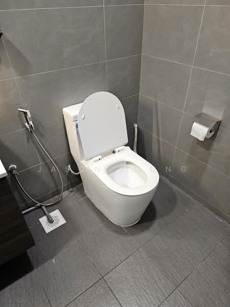 CT Hub 2, 114 Lavender Street, 969 sqft, Light Industrial (B1) For Sale, by Jason Toong, 500228860 - Bathroom - CommercialGuru.com.sg