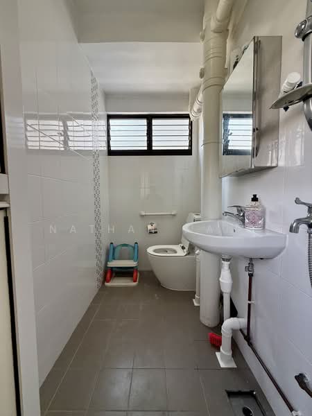 267 Tampines Street 21, 267 Tampines Street 21, 2 Bedrooms, 807 sqft, HDB Flat For Rent, by Nathan Wang, 500228863 - Bathroom - PropertyGuru.com.sg