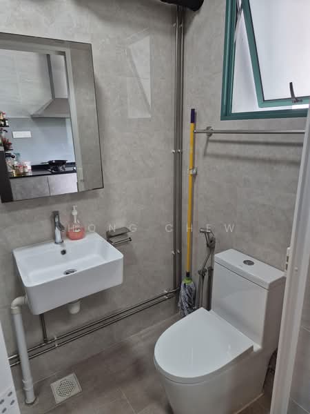 12 Farrer Park Road, 12 Farrer Park Road, 2 Bedrooms, 667 sqft, HDB Flat For Rent, by Hong Chew, 500228864 - Bathroom - PropertyGuru.com.sg