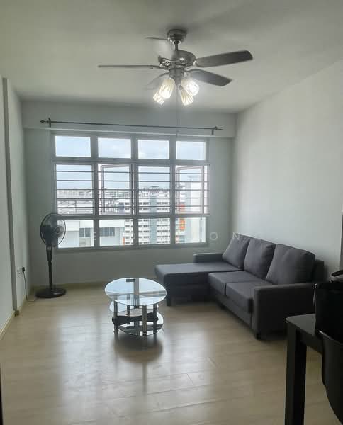 424A Yishun Avenue 11, 424A Yishun Avenue 11, 2 Bedrooms, 721 sqft, HDB Flat For Rent, by Heidi Wong, 500228870 - Living Room - PropertyGuru.com.sg