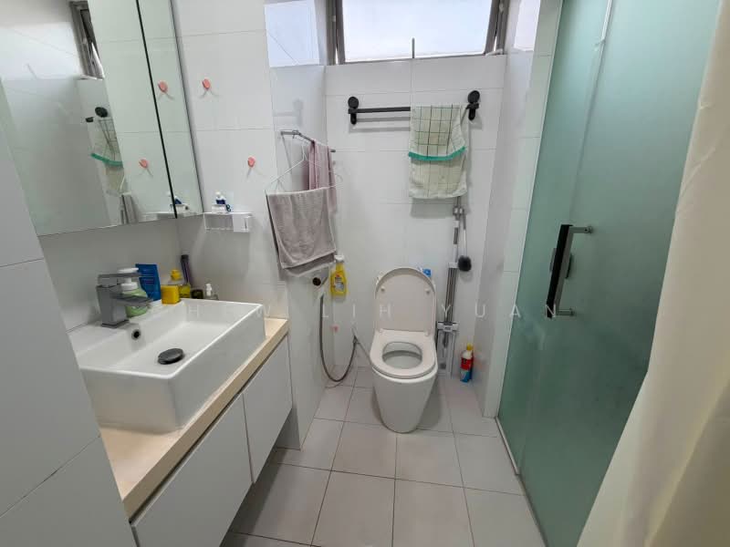 #1 Loft, 1 Lorong 24 Geylang, Room Rental, 200 sqft, Apartment For Rent, by Chew Lih Yuan, 500228877 - Bathroom - PropertyGuru.com.sg