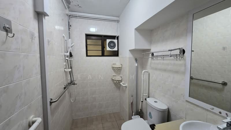 129 Rivervale Street, 129 Rivervale Street, 3 Bedrooms, 1,076 sqft, HDB Flat For Sale, by Jean Chua, 500228878 - Bathroom - PropertyGuru.com.sg