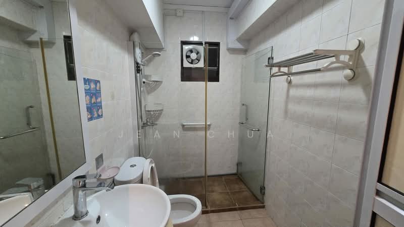 129 Rivervale Street, 129 Rivervale Street, 3 Bedrooms, 1,076 sqft, HDB Flat For Sale, by Jean Chua, 500228878 - Bathroom - PropertyGuru.com.sg