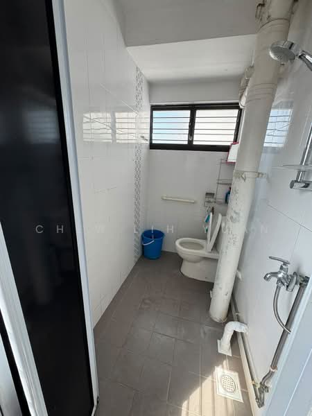 271 Tampines Street 21, 271 Tampines Street 21, 3 Bedrooms, 1,248 sqft, HDB Flat For Rent, by Chew Lih Yuan, 500228879 - Bathroom - PropertyGuru.com.sg