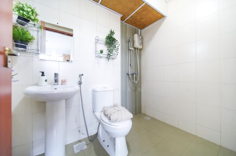 55 Teban Gardens Road, 55 Teban Gardens Road, 3 Bedrooms, 990 sqft, HDB Flat For Sale, by Wanni Chan 陈寀颖, 500228881 - Bathroom - PropertyGuru.com.sg
