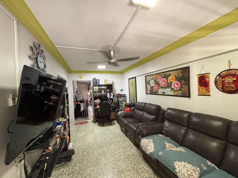 320 Ang Mo Kio Avenue 1, 320 Ang Mo Kio Avenue 1, 2 Bedrooms, 786 sqft, HDB Flat For Sale, by Lily Tan, 500228903 - Living Room - PropertyGuru.com.sg