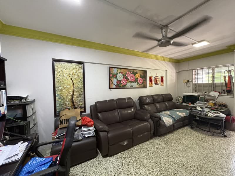 320 Ang Mo Kio Avenue 1, 320 Ang Mo Kio Avenue 1, 2 Bedrooms, 786 sqft, HDB Flat For Sale, by Lily Tan, 500228903 - Living Room - PropertyGuru.com.sg