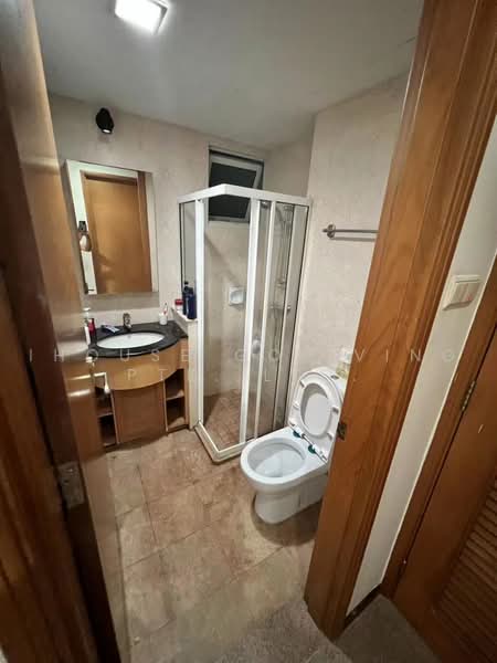 Queens, 10 Stirling Road, Room Rental, 100 sqft, Condominium For Rent, by ling, 500228959 - Bathroom - PropertyGuru.com.sg