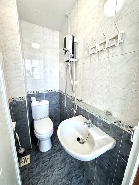 Ballota Park Condo, 162 Mariam Way, Room Rental, 90 sqft, Condominium For Rent, by Asia Coliving, 500228960 - Bathroom - PropertyGuru.com.sg
