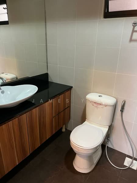 79E Toa Payoh Central, 79E Toa Payoh Central, 3 Bedrooms, 980 sqft, HDB Flat For Sale, by James Yeo, 500228978 - Bathroom - PropertyGuru.com.sg