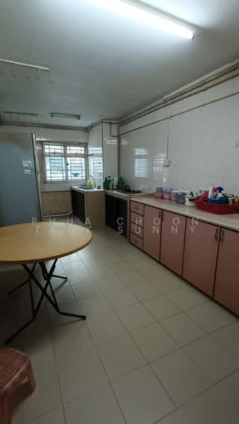 417 Ang Mo Kio Avenue 10, 417 Ang Mo Kio Avenue 10, 2 Bedrooms, 796 sqft, HDB Flat For Sale, by Phua Choon Teck Sunny, 500228979 - Kitchen - PropertyGuru.com.sg