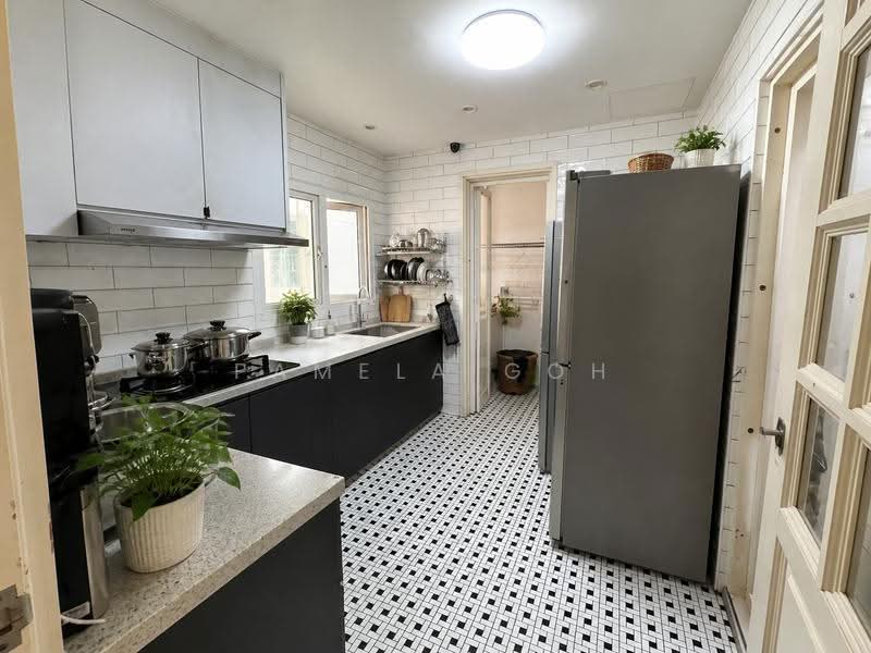 Cosy Lodge, 29 Lorong 31 Geylang, Eunos / Geylang / Paya Lebar, 3 Bedrooms, 1,292 sqft, Condominium For Sale, by Pamela Goh, 500228983 - Kitchen - PropertyGuru.com.sg