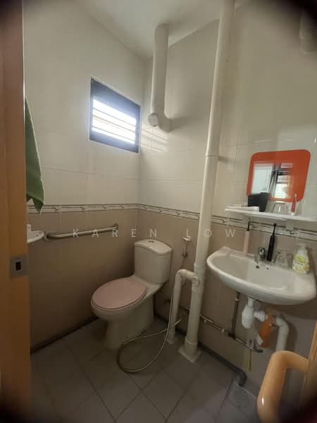 60 Telok Blangah Heights, 60 Telok Blangah Heights, 2 Bedrooms, 721 sqft, HDB Flat For Rent, by Karen Low, 500229003 - Bathroom - PropertyGuru.com.sg