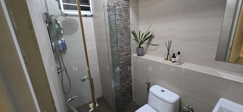 384 Bukit Batok West Avenue 5, 384 Bukit Batok West Avenue 5, 3 Bedrooms, 1,270 sqft, HDB Flat For Sale, by Jamaliah Bole, 500229004 - Common Bathroom - PropertyGuru.com.sg